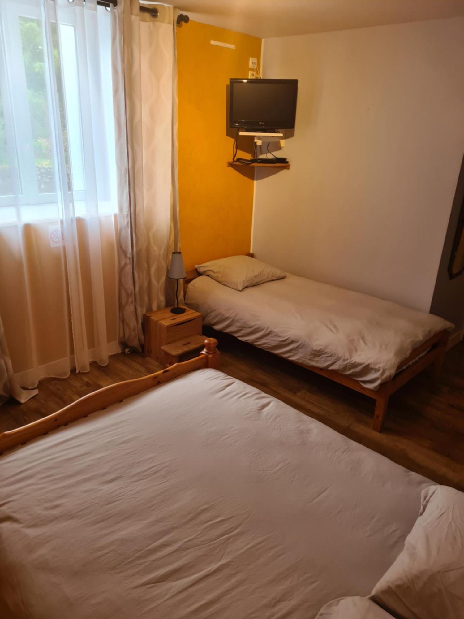 Hotel Saint Julien Aux Bois Luaran gambar