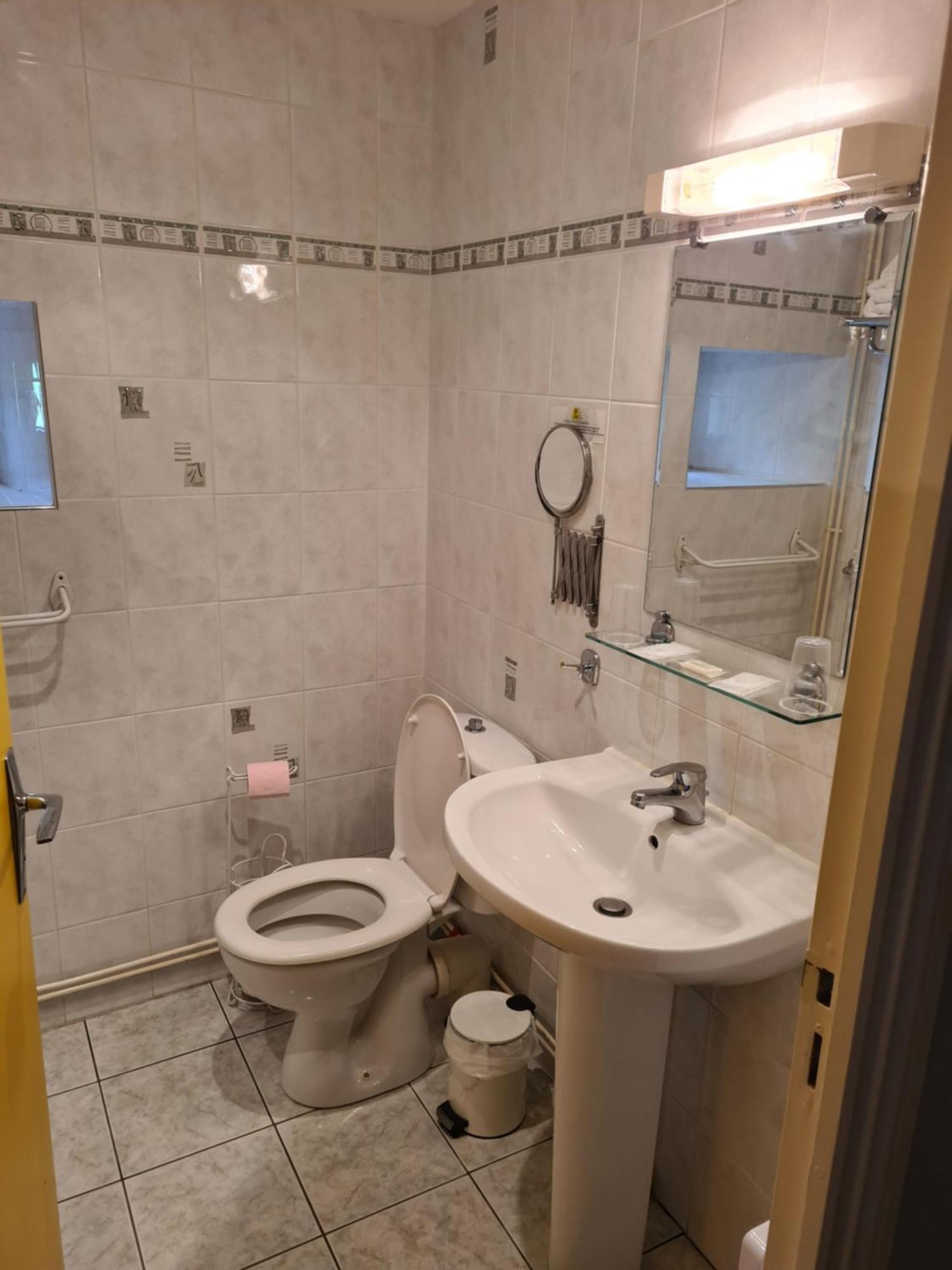 Hotel Saint Julien Aux Bois Luaran gambar